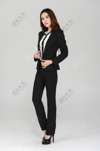 国产机器人在德国考验中展现硬科技实力王兴兴正装迎战!(图1)