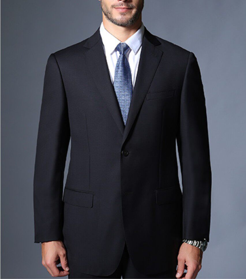 看了雷军的打扮我悟了：西装不配衬衫、不塞裤腰这样穿更年轻(图1)