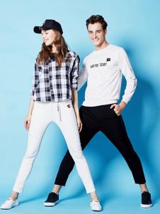 广西“老男孩”匠心织就壮锦新潮梦(图1)