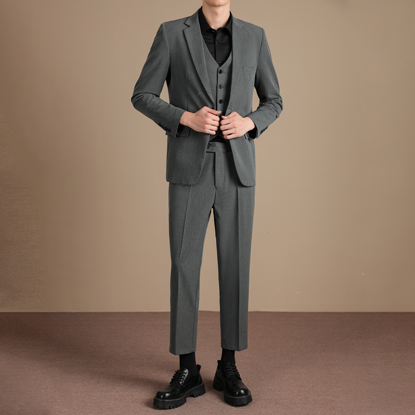 杉杉品牌：2025年净利润78964万元同比下降762%(图1)